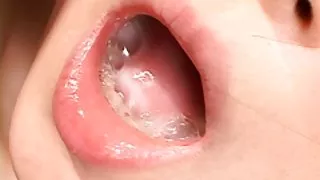 Japansk jente farts anal creampie på en skje og spiser det