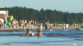 Spy naken jente plukket opp av voyeur-cam på nude beach