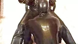 Homofile latex blowjob