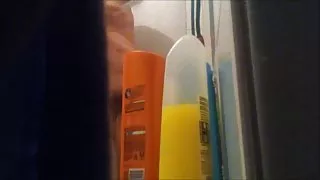Naken mamma fanget i en dusj av skjulte cam