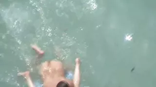 Fyren facesitting på stranden!