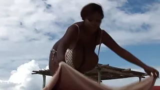 Bbw gigantiske ibenholt puppene poolboy massasje