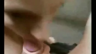 Stor breasted får kjapp i endring rommet