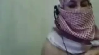 Palestina-arabiske hijab jente vis hennes store bryster på webkamera