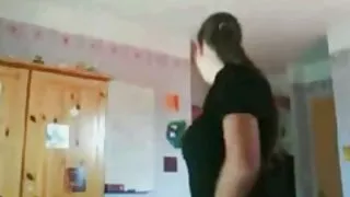 Teen ønsker å vise mer, men hennes mor i huset