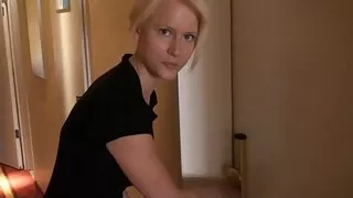 Tysk amatør blonde resepsjonist creampied på hotellet