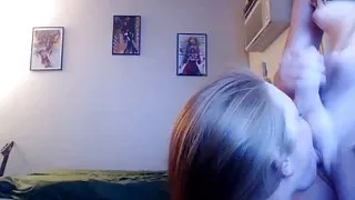 Shemale cumming i munnen jenter