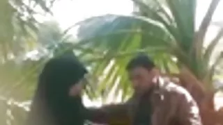 Pakistanske hijabi bj og jobben hånd til cum i offentlig park