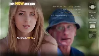 Hvit-haired gammel mann knuller glatt hud teenie