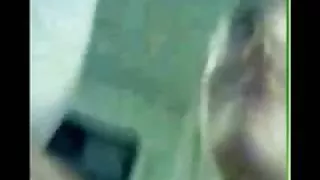 Amatør jente å gi en blow jobb