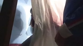 Mostrando la verga en vendedora