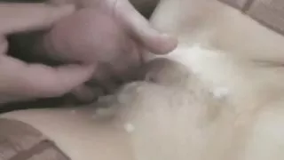 Blonde milf tar på hubby er venner mens han filmer