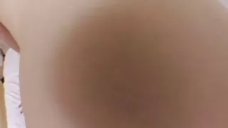 Busty japansk jente gjør doggy og rir